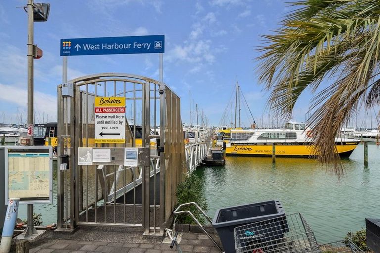 Photo of property in 16/15 Clearwater Cove, West Harbour, Auckland, 0618