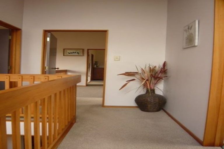 Photo of property in 18 Silhouette Way, Western Heights, Hamilton, 3200