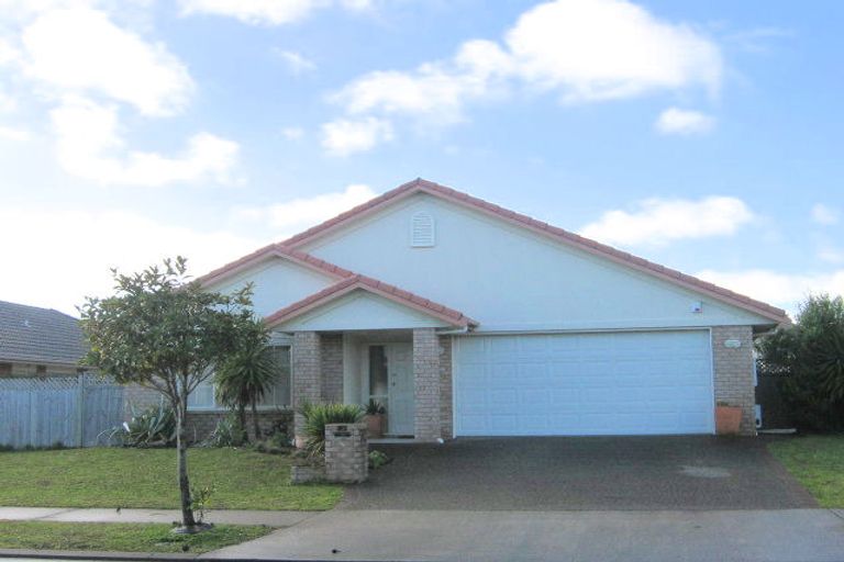 Photo of property in 23 Thornbury Crescent, East Tamaki Heights, Auckland, 2016