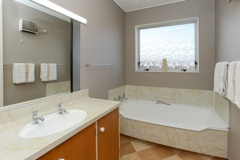 Photo of property in 3/302 Sylvan Road, Parkvale, Hastings, 4122