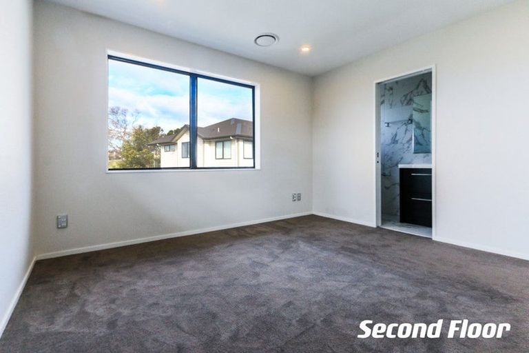 Photo of property in 1 Peony Mews, Oteha, Auckland, 0632