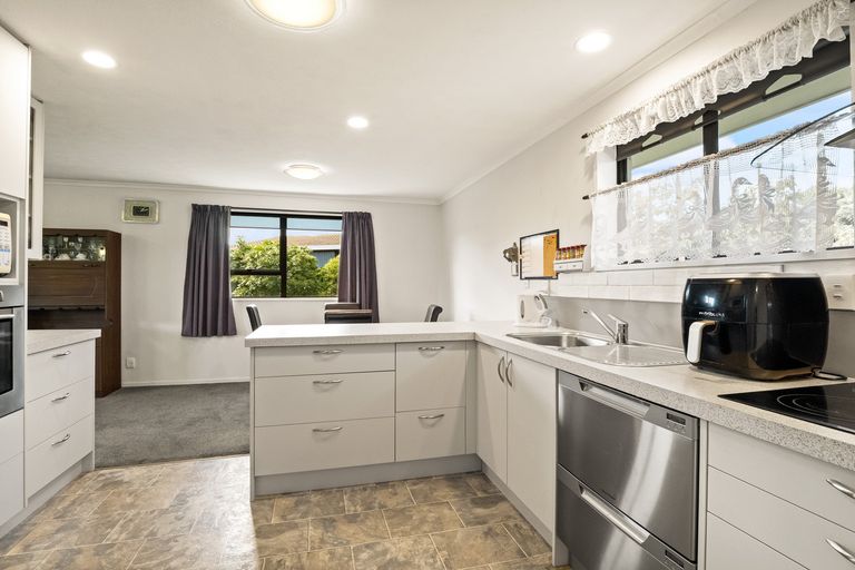 Photo of property in 33 Walton Park Avenue, Fairfield, Dunedin, 9018