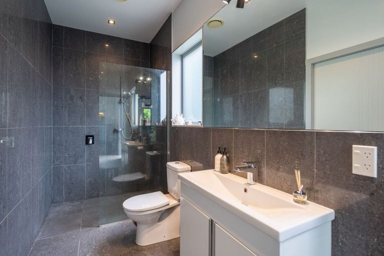 Photo of property in 18 Olliver Grove, Waikanae Beach, Waikanae, 5036