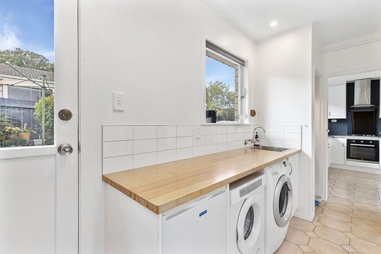 Photo of property in 1 Clematis Grove, Maungaraki, Lower Hutt, 5010