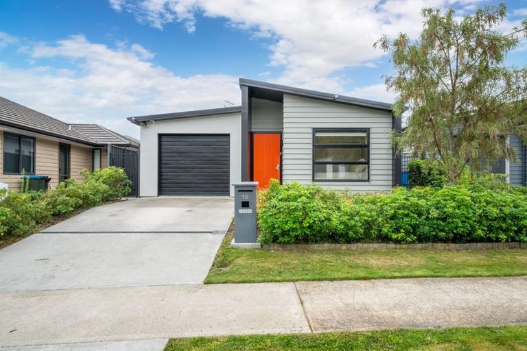 Photo of property in 16 Buddle Road, Wallaceville, Upper Hutt, 5018