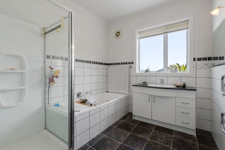 Photo of property in 5 Rama Crescent, Khandallah, Wellington, 6035