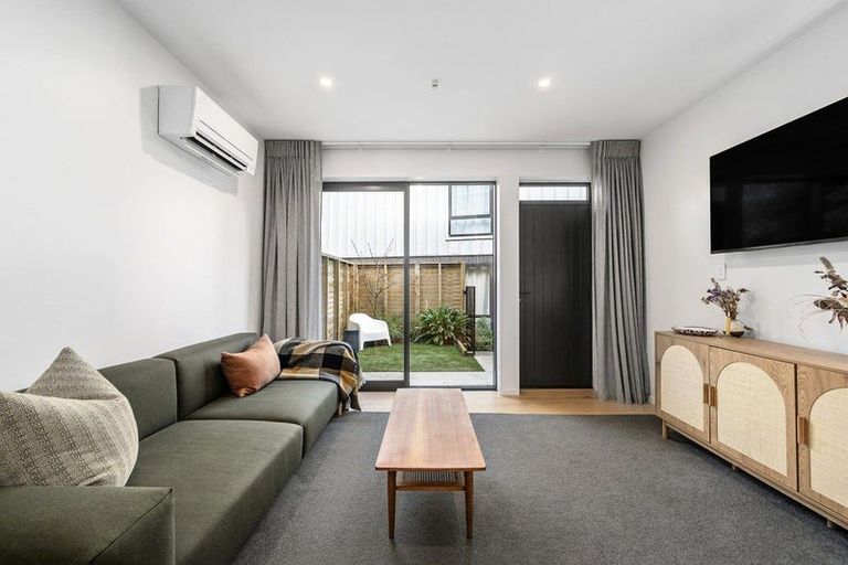 Photo of property in 8c Ferry Road, Days Bay, Lower Hutt, 5013