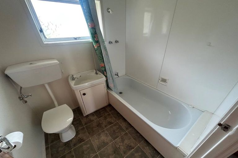 Photo of property in 1/16a Diana Drive, Glenfield, Auckland, 0627