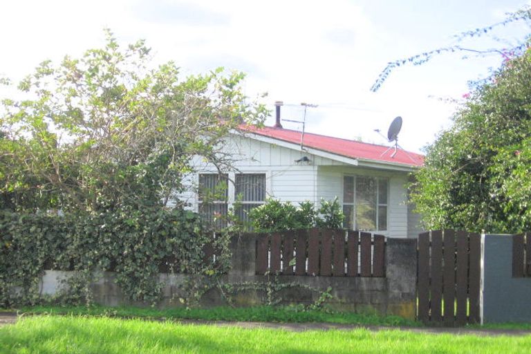 Photo of property in 13 Border Road, Henderson, Auckland, 0612