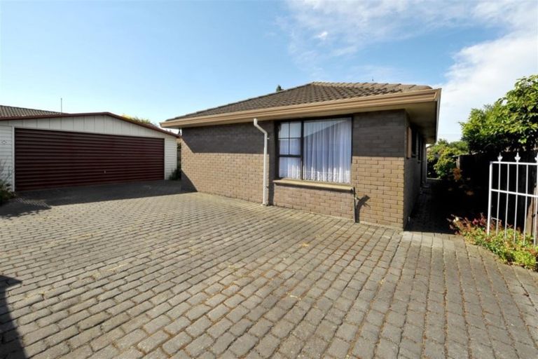 Photo of property in 2/5 Peebles Drive, Hei Hei, Christchurch, 8042