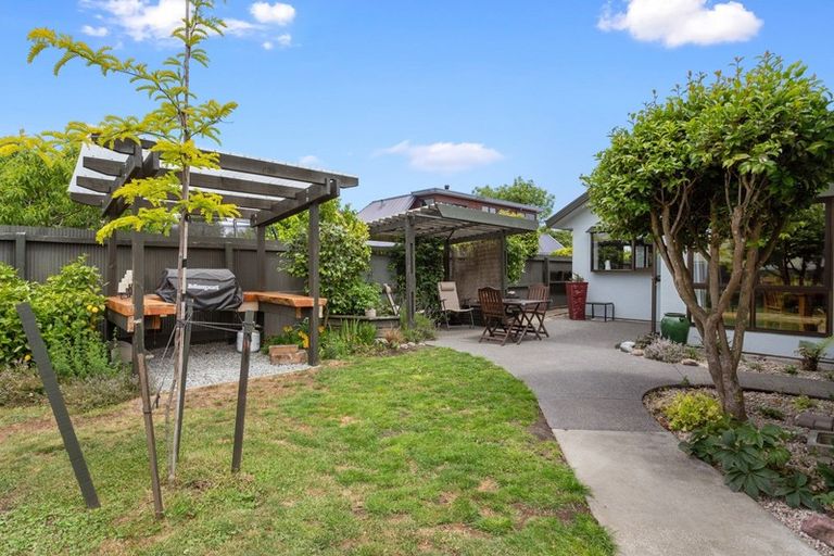 Photo of property in 6 Grove Place, Rangiora, 7400