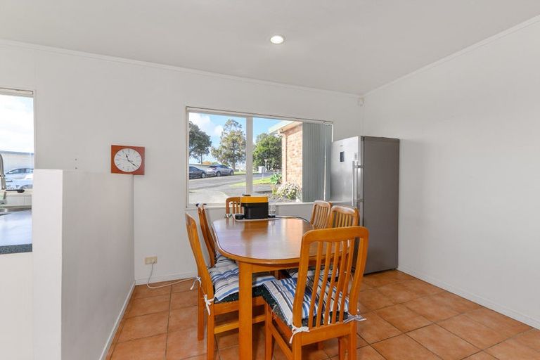 Photo of property in 60 Hewlett Road, Massey, Auckland, 0614