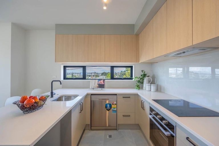 Photo of property in 3/43a Waimumu Road, Massey, Auckland, 0614