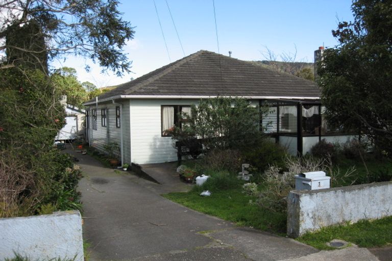 Photo of property in 11 Burden Avenue, Wainuiomata, Lower Hutt, 5014