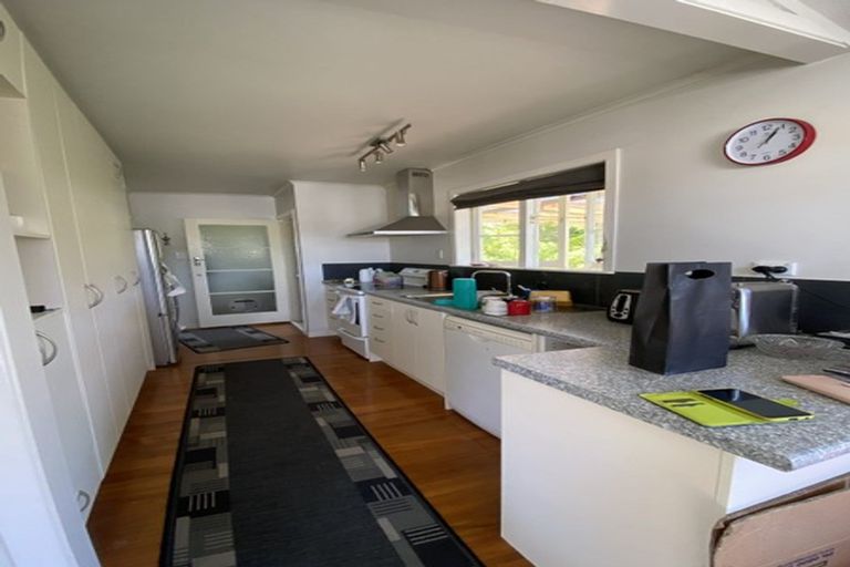 Photo of property in 16 Bruce Road, Glenfield, Auckland, 0629