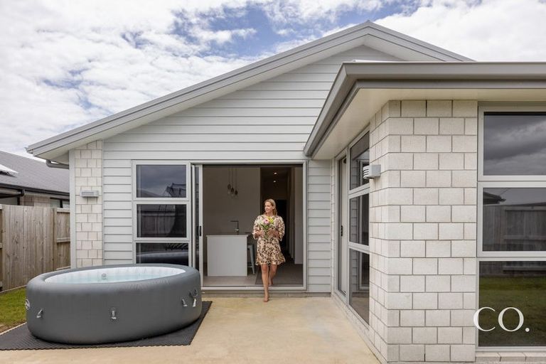 Photo of property in 15 Furlong Road, Papamoa, 3118