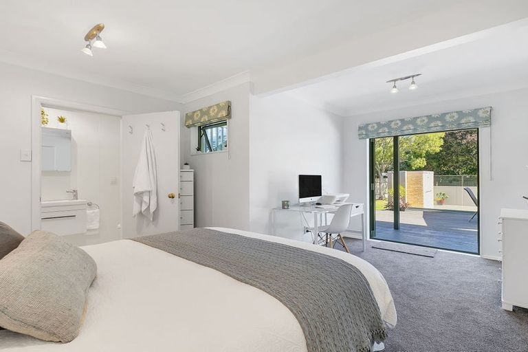 Photo of property in 12 Dowling Grove, Silverstream, Upper Hutt, 5019