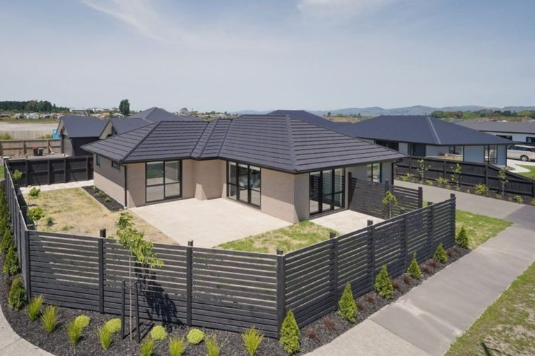 Photo of property in 34 Katrine Drive, Marshland, Christchurch, 8083