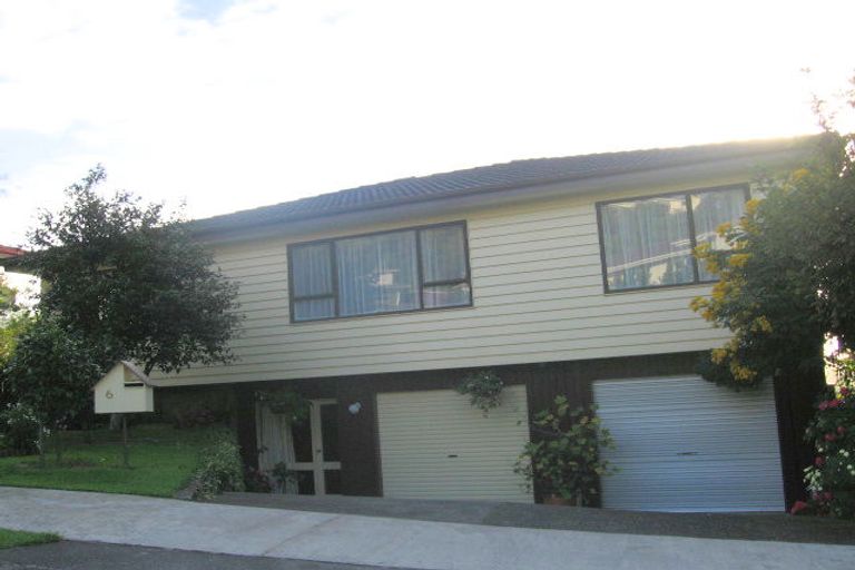 Photo of property in 6 Saint Aidans Way, Tawa, Wellington, 5028