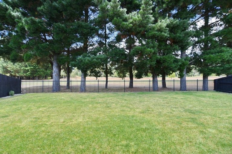 Photo of property in 33 Kohunga Crescent, Bottle Lake, Christchurch, 8083