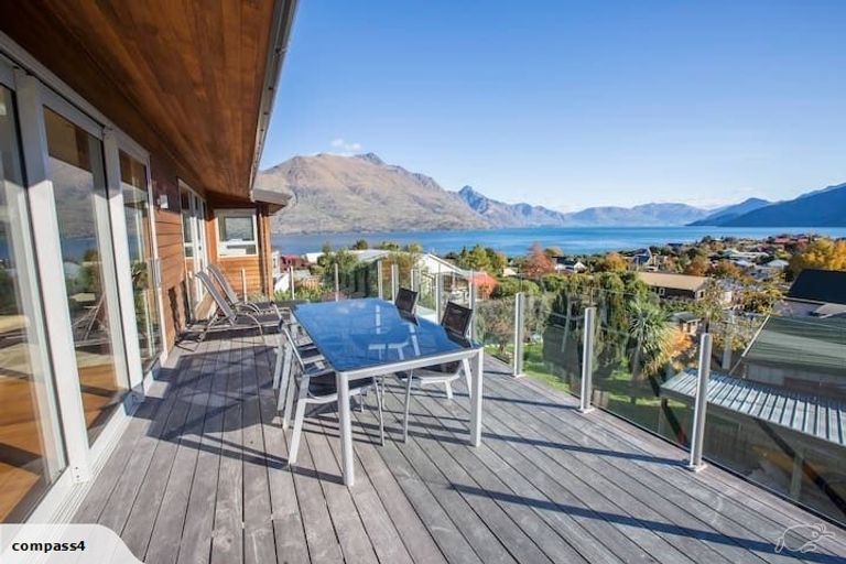 Photo of property in 17 Poplar Drive, Kelvin Heights, Queenstown, 9300