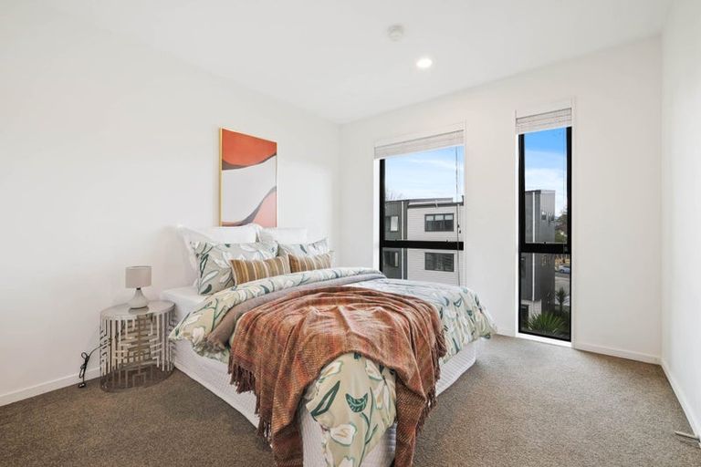 Photo of property in 7 Waru Lane, Te Atatu Peninsula, Auckland, 0610