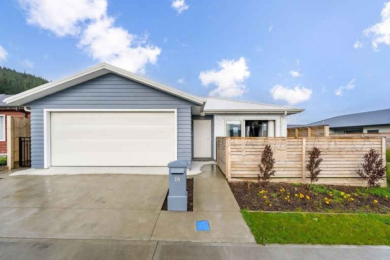 Photo of property in 16 Brian Hughes Road, Wainuiomata, Lower Hutt, 5014