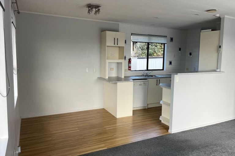 Photo of property in 41 Lavelle Road, Henderson, Auckland, 0612