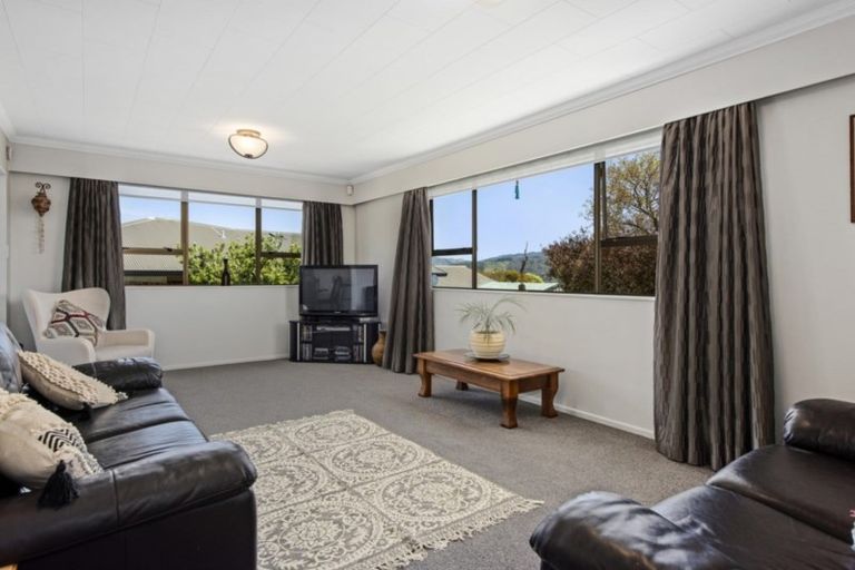 Photo of property in 32 Seymour Grove, Kingsley Heights, Upper Hutt, 5018