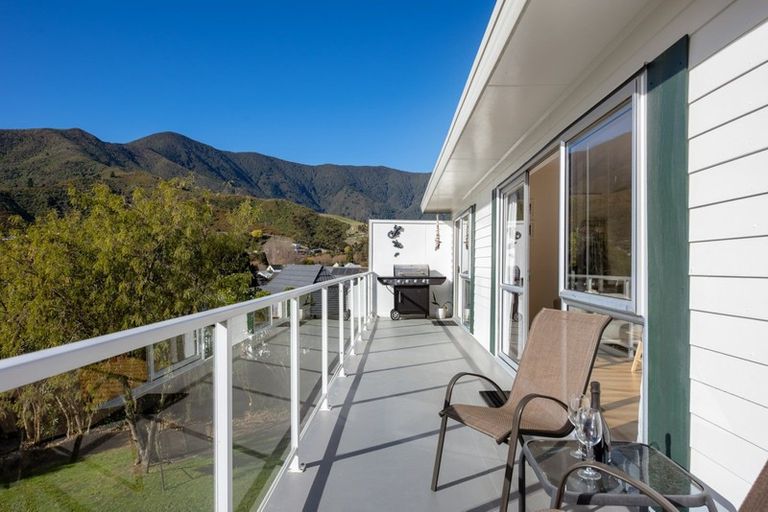 Photo of property in 31a Ranui Street, Waikawa, Picton, 7220