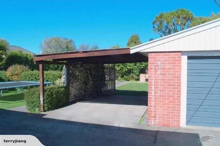 Photo of property in 21 Beatrice Place, Avonhead, Christchurch, 8042