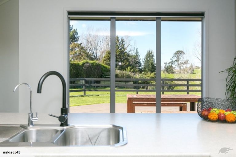 Photo of property in 563 Richmond Road, Lepperton, New Plymouth, 4373