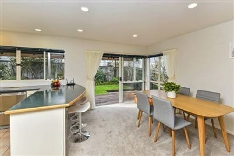Photo of property in 2/26 Dallinghoe Crescent, Milford, Auckland, 0620