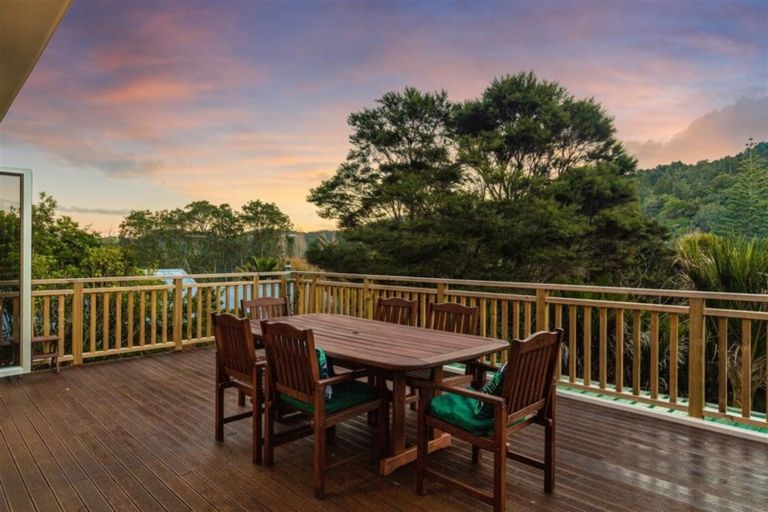 Photo of property in 15 York Road, Titirangi, Auckland, 0604