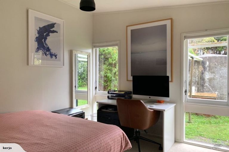 Photo of property in 115 Piha Road, Piha, New Lynn, 0772