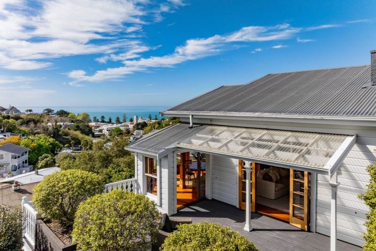 Photo of property in 18 Sealy Road, Bluff Hill, Napier, 4110