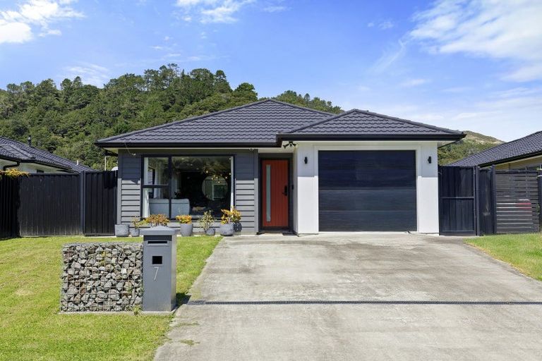 Photo of property in 7 Buddle Road, Wallaceville, Upper Hutt, 5018