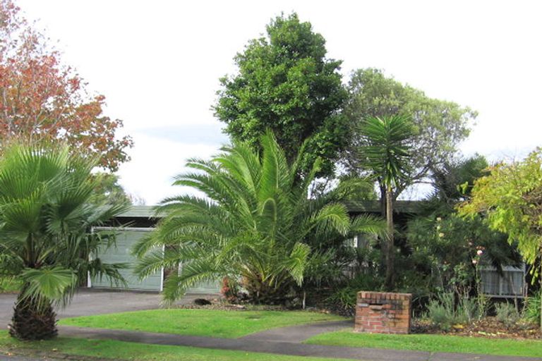 Photo of property in 26 Borrowdace Avenue, Botany Downs, Auckland, 2010