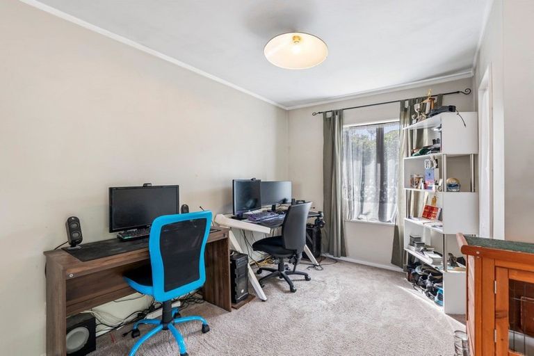 Photo of property in 2/13 De Quincey Terrace, Highland Park, Auckland, 2010