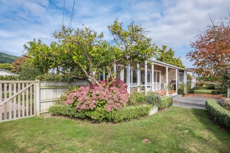 Photo of property in 12 Sunny Glen, Waikanae, 5036