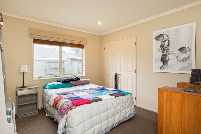 Photo of property in 6 Kea Place, Fitzherbert, Palmerston North, 4410