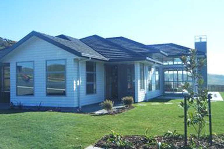 Photo of property in 14 Queen Charlotte Drive, Aotea, Porirua, 5024