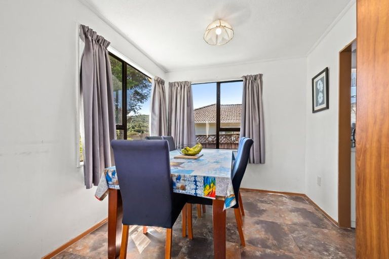 Photo of property in 2 Bogle Grove, Stokes Valley, Lower Hutt, 5019