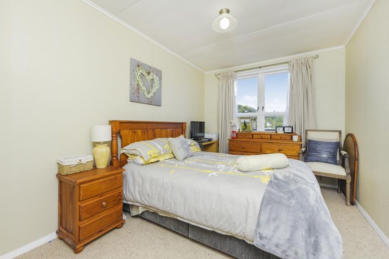 Photo of property in 18 Awarangi Rise, Oratia, Auckland, 0604