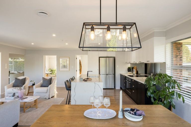 Photo of property in 82 Williams Street, Cambridge, 3434