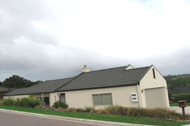 Photo of property in 22 Oratia Drive, Glen Eden, Auckland, 0602