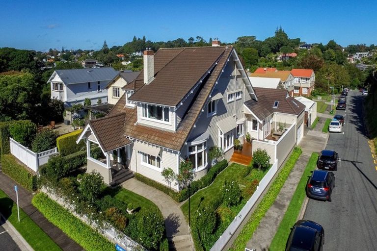 Photo of property in 83 Brougham Street, New Plymouth, 4310