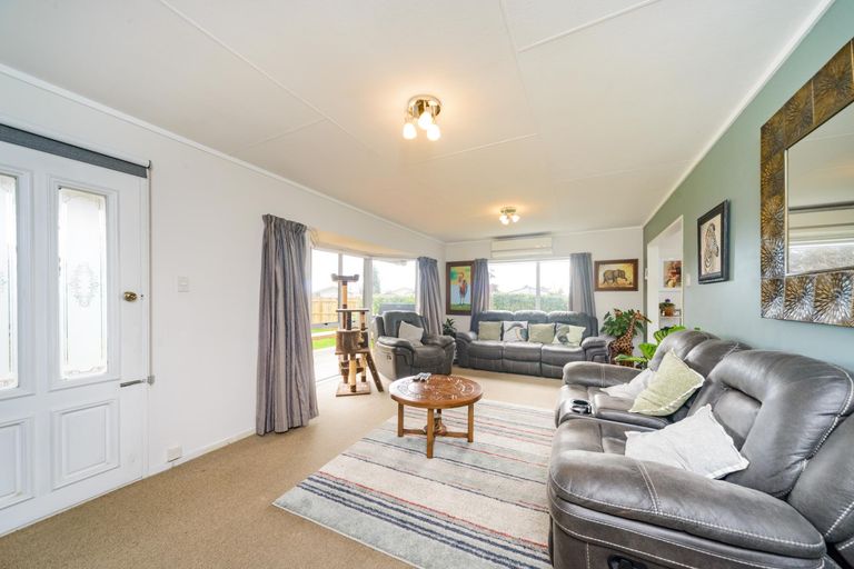 Photo of property in 17 Hilton Grove, Kelvin Grove, Palmerston North, 4414