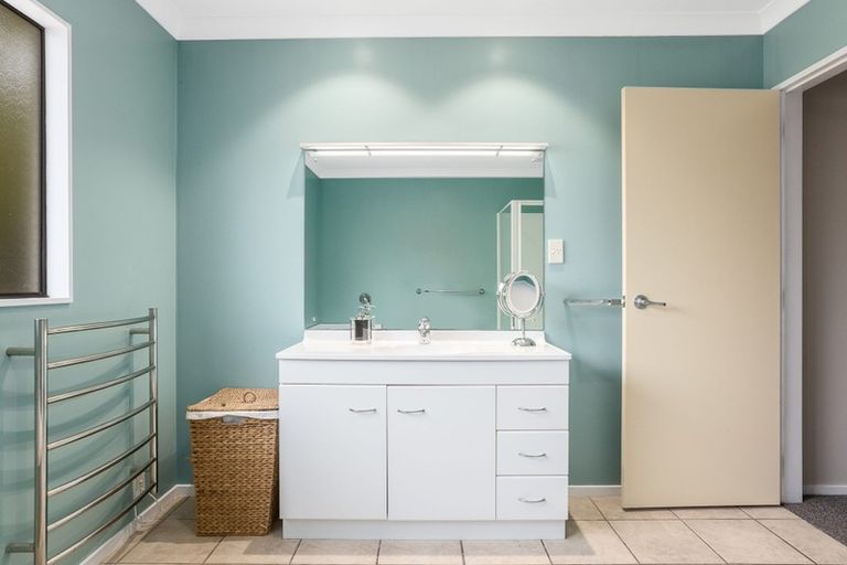 Photo of property in 5 Gybe Place, Whitby, Porirua, 5024