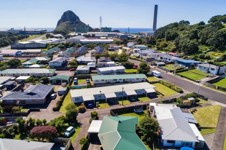 Photo of property in 26 Simons Street, Moturoa, New Plymouth, 4310